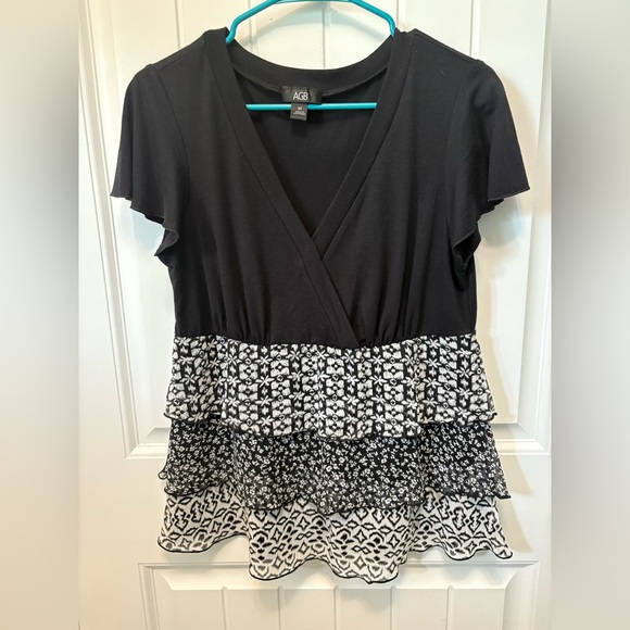 AGB Black and White faux Wrap Tiered ruffled Blouse. Size Medium. - Picture 1 of 8